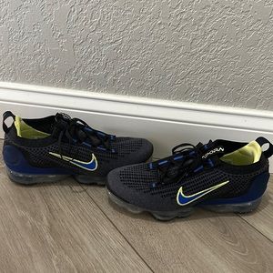 Brand New, never won. Men’s Nike Vapormax blue, neon yellow